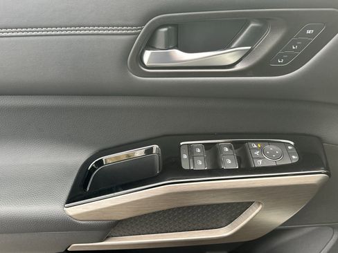 Used 2023 Nissan Pathfinder Platinum w/ Cargo Package image 11