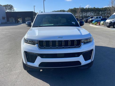 New 2026 Jeep Grand Cherokee Limited w/ Luxury Tech Group II AWD/4WD image 2