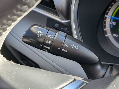 Used 2021 Toyota Highlander XLE AWD/4WD image 24