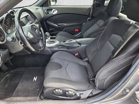 Used 2016 Nissan 370Z Coupe RWD image 16