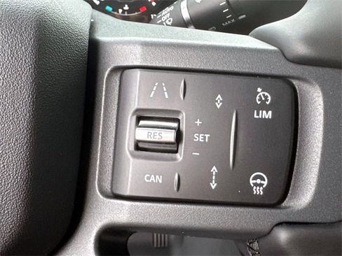New 2025 Land Rover Defender 130 X-Dynamic SE image 26