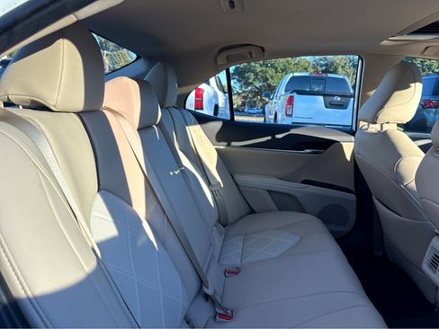 Used 2019 Toyota Camry Hybrid image 13