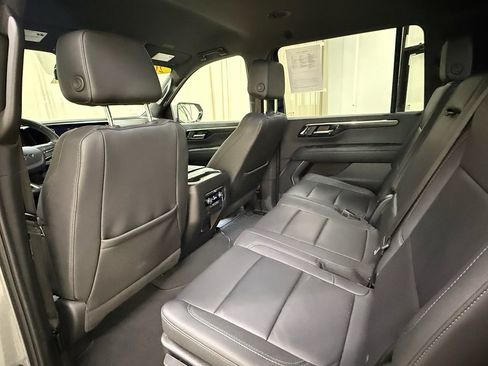 Certified 2025 Chevrolet Suburban Z71 AWD/4WD image 20