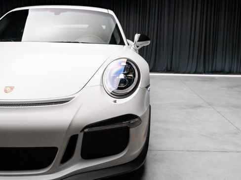 Used 2015 Porsche 911 GT3 w/ Sound Package Plus RWD image 21