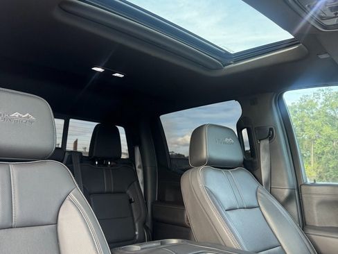 Used 2021 Chevrolet Silverado 1500 High Country image 11