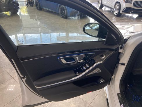 Used 2025 Mercedes-Benz S 580 4MATIC Sedan image 5