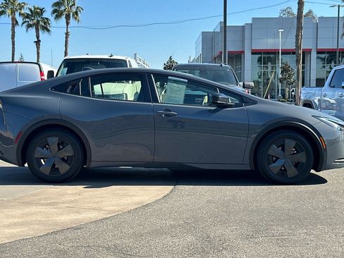 Used 2025 Toyota Prius LE image 3