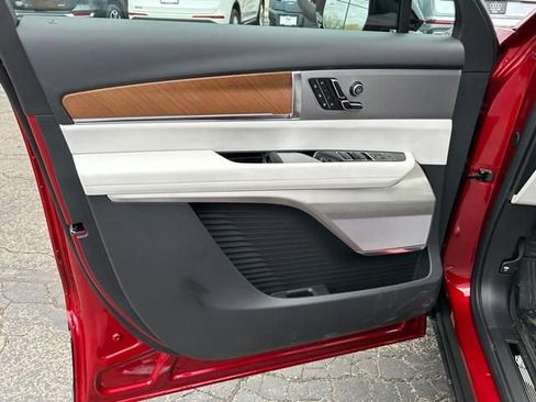 New 2026 Cadillac Vistiq Sport w/ LPO, Floor Liner Package image 9