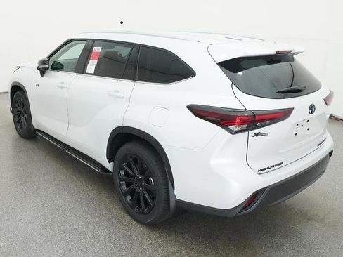 New 2026 Toyota Highlander AWD image 5