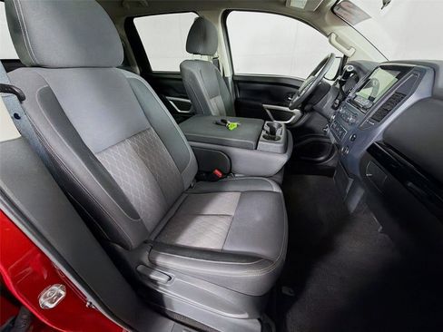 Used 2024 Nissan Titan SV image 25