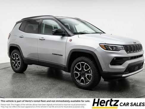 Used 2025 Jeep Compass Trailhawk AWD/4WD image 1