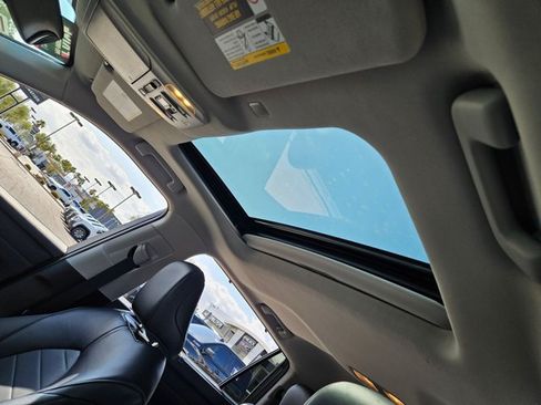 Used 2022 Toyota Highlander XLE FWD image 15