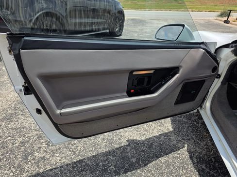 Used 1989 Chevrolet Corvette Coupe RWD image 10