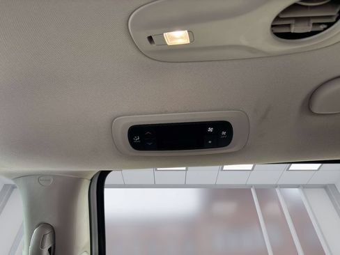 Used 2023 Chrysler Voyager LX FWD image 14