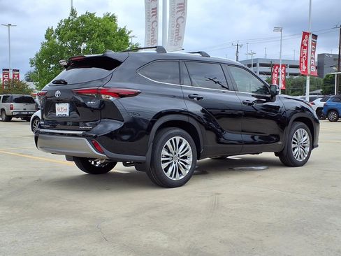 New 2026 Toyota Highlander Platinum AWD/4WD image 5