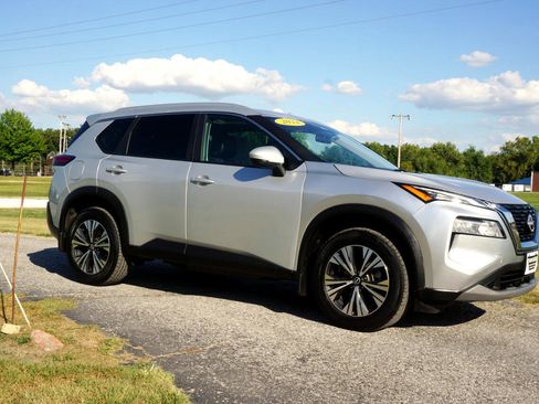Used 2022 Nissan Rogue SV w/ SV Premium Package image 5