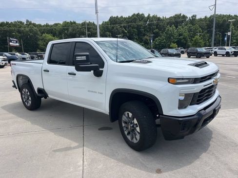 Used 2025 Chevrolet Silverado 2500 Custom AWD/4WD image 11