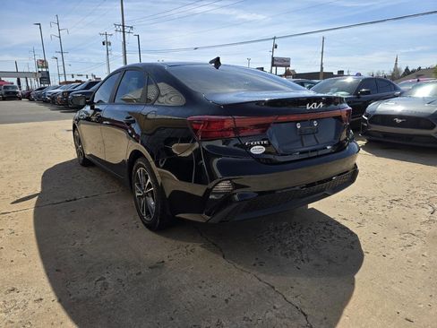 Used 2024 Kia Forte LXS FWD image 6