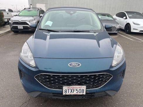 Used 2020 Ford Escape SE image 2