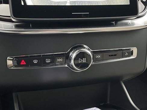 New 2026 Volvo XC90 B6 Plus w/ Protection Package Premier image 20