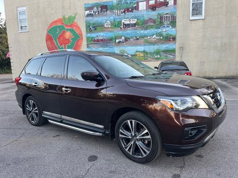 Used 2020 Nissan Pathfinder Platinum image 2