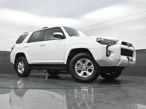Used 2019 Toyota 4Runner SR5 AWD/4WD image 20