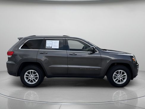Used 2019 Jeep Grand Cherokee Laredo RWD image 2