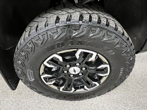 Used 2023 Chevrolet Silverado 1500 ZR2 image 16