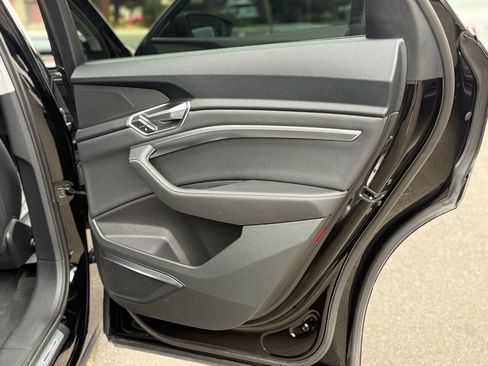 Used 2019 Audi e-tron Premium Plus image 45