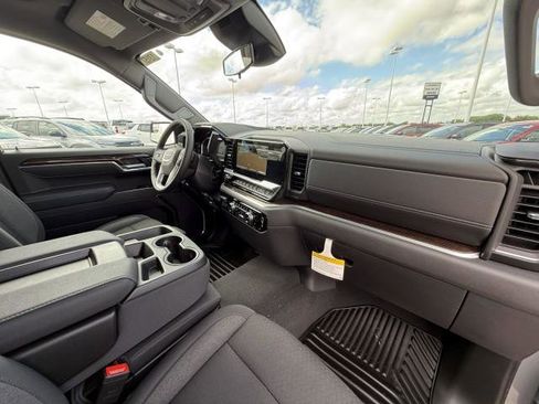 New 2026 GMC Sierra 1500 SLE image 25