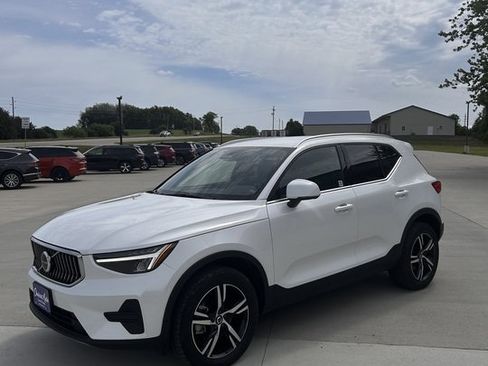 Used 2024 Volvo XC40 B5 Core AWD/4WD image 7