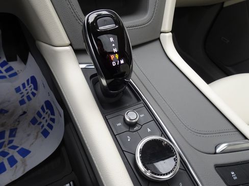 Used 2023 Cadillac XT6 Premium Luxury w/ Technology Package image 16