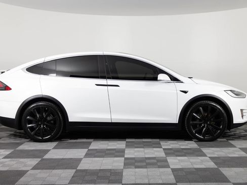 Used 2020 Tesla Model X Long Range image 9