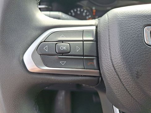 Used 2023 Jeep Compass Latitude image 17