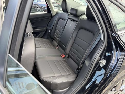 Used 2024 Volkswagen Jetta SE FWD image 17