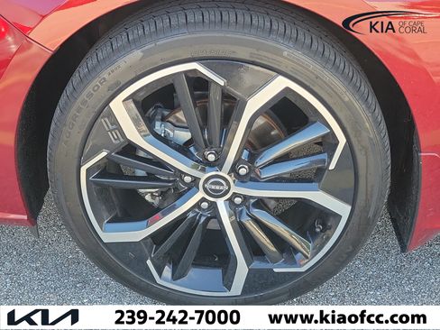 Used 2024 Nissan Altima 2.5 SR w/ SR Premium Package FWD image 3