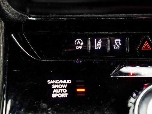 Used 2024 Jeep Wagoneer L Series II w/ Flexible Seating Group image 25