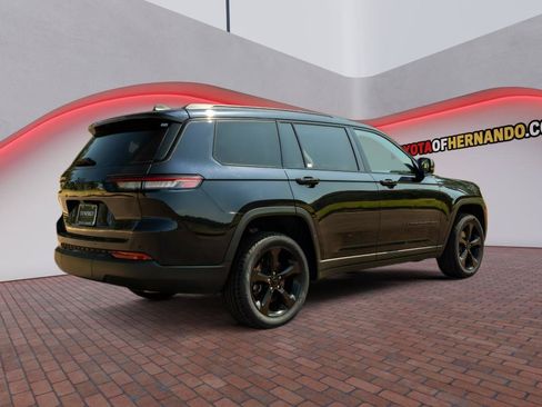 Used 2023 Jeep Grand Cherokee L Limited w/ Black Appearance Package AWD/4WD image 5