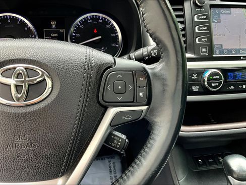Used 2016 Toyota Highlander Limited Platinum AWD/4WD image 12