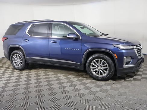 Used 2023 Chevrolet Traverse LT w/ Rear Camera Mirror Package image 19