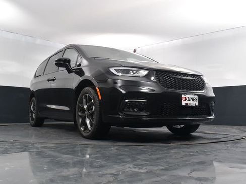 New 2026 Chrysler Pacifica Limited image 44