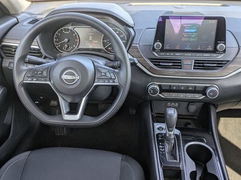 Used 2024 Nissan Altima 2.5 SV FWD image 30