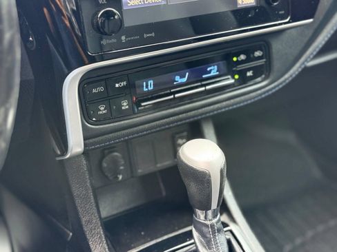 Used 2017 Toyota Corolla SE w/ SE Premium Package FWD image 40