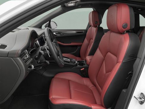 Used 2023 Porsche Macan AWD/4WD image 16