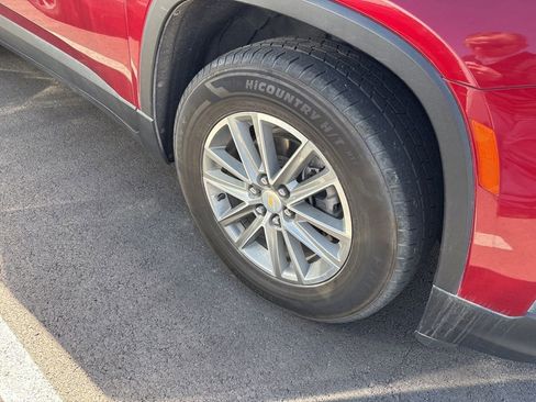 Used 2023 Chevrolet Traverse LT AWD/4WD image 2