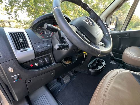 Used 2017 RAM ProMaster 2500 w/ Premium Appearance Group image 17