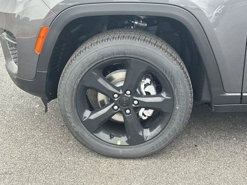 New 2025 Jeep Grand Cherokee Altitude image 13