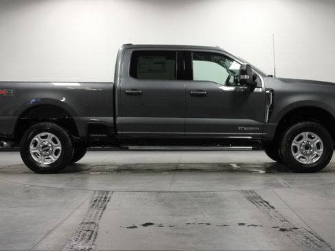 New 2026 Ford F250 XLT image 3