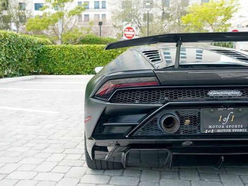 Used 2022 Lamborghini Huracan EVO RWD image 24