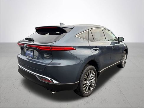 Used 2022 Toyota Venza XLE image 6